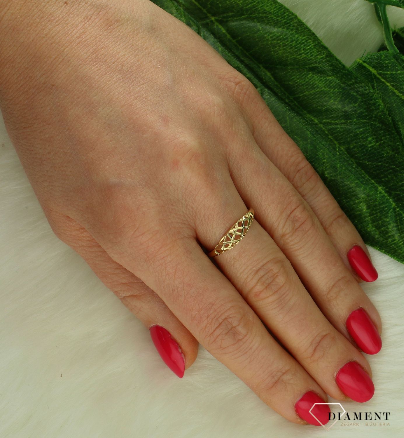 Złoty pierścionek damski 375 delikatny ażurowy PI 3337 375. Złoty pierścionek damski. Pierścionek damski ze złota. Pierścionek damski na prezent dla kobiety. Pierścionek złoty zaręczynowy..jpg